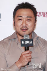 组图：《The Five》试映 金宣儿露背李清儿秀腿