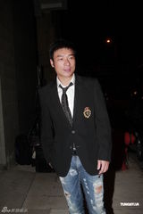 组图：曾志伟生日会指定穿校服 成龙刘嘉玲祝贺