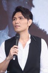 组图：杨宗纬歌迷送养声妙方 不怕与萧敬腾比较