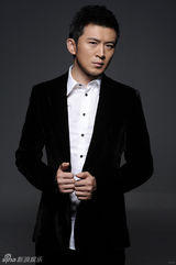 组图：郭家铭绅士写真化身玫瑰情人