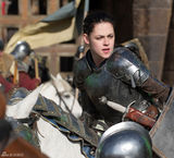 组图：《白雪公主与猎人》剧照 皇后塞隆气场强