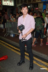 组图：谢天华拍新剧 闹市向杨怡求婚