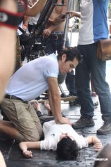 组图：杨谨华新剧角色超MAN 与蓝正龙“男男恋”