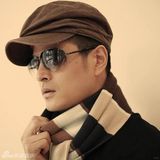 组图：边原新写真成帽子控 低调搭配魅力不减