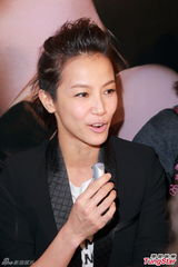 组图：何韵诗金马演唱失准 与容祖儿同场不相见