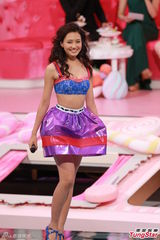 组图：港姐穿抹胸超短裙热舞 挤胸翘臀俏皮性感