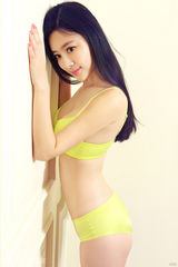 组图：孙文婷拍性感写真 身姿撩人演绎别样风情