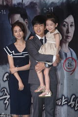 独家高清：李准基抱娃宣传新剧变奶爸 卖萌不停