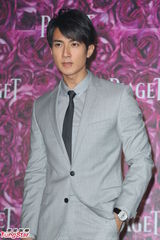 组图：隋棠名表展露消瘦身材 吴尊英挺帅气魅力难挡