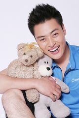 组图：张桐再登杂志 造型个性十足有点“萌”