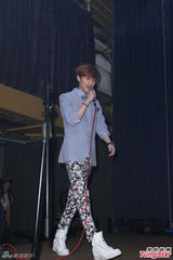 组图：JPM王子撇绯闻女友杨丞琳提前庆生