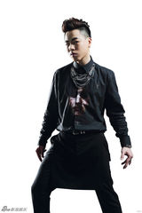 组图：江苏卫视《全能星战》摇滚主题定妆