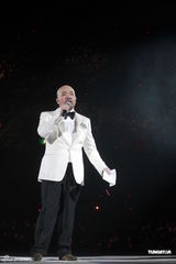 组图：黄伟文作品演唱会上演 陈奕迅郑秀文等助阵