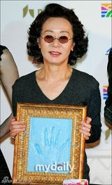 组图：青龙电影奖印手印纪念活动首尔举行