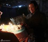 组图：李宗翰甜蜜庆生 鬼鬼玩兴大发抹奶油