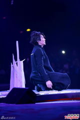 组图：古惑仔五子开唱显本色 伊健小春示爱太太