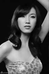 高清图：邹涵虹写真挑战尺度 演绎冷艳性感