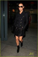 组图：维多利亚机场耍酷 称和贝克汉姆是灵魂伴侣