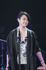 组图：刘若英分享爱情体会 自曝恋爱失败多次