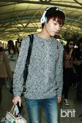 组图：TEENTOP现身机场 飞往台湾开个唱