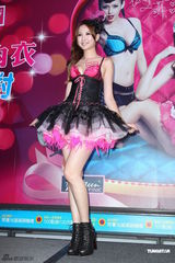 组图：安心亚代言内衣性感亮相 自曝没时间谈恋爱