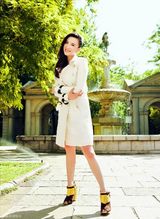 高清图：小宋佳服饰写真 着白色软呢大衣秀美腿