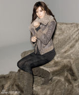 组图：韩星韩孝珠服饰写真 演绎40款冬装搭配