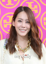 幻灯图：金正恩等出席开业仪式 众女星光彩夺目