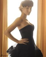 高清组图：克里斯汀-贝尔登封面 演绎复古风情