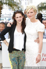 组图：斯图尔特携手邓斯特亮相戛纳养眼十足