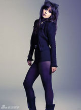 组图：佐伊-丹斯切尔登杂志封面 蓬松黑发抢眼