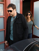 组图：佩内洛普产后首露面 身材略臃肿仍未恢复