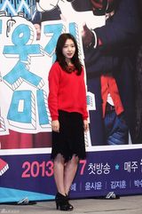 高清图：朴信惠尹施允亮相《邻家花美男》发布
