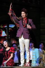 组图：韩星朴志胤Dana等盛装出演TVN台节目