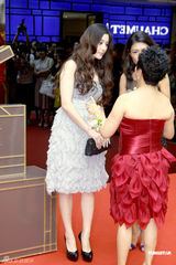 幻灯图集：范冰冰出席剪彩仪式 飘逸裙装化身美人鱼