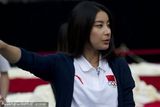 组图：郭晶晶展示奥运代表团礼服笑容迷人