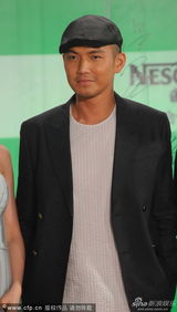 组图：上海电视节红毯 钟汉良尽展乔帮主风范