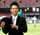 组图：张晓龙化身高贵骑士 马术赛场沉稳帅气