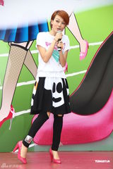 组图：容祖儿为慈善带伤竞跑 透露谢霆锋爱打游戏