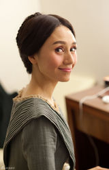 组图：袁泉再演话剧《简爱》 现场激吻王洛勇