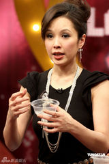 高清图：厉娜做客《Lady呱呱》 自曝有男友感情稳定