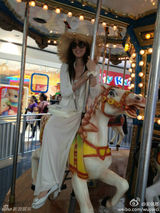 组图：吴佩慈微博私服分享 各色裙装款款有型