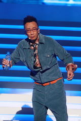 组图：郑丹瑞林珊珊开唱 感激林子祥叶德娴帮助