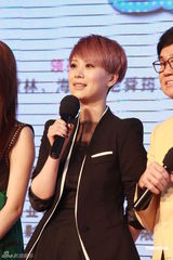 组图：海清加盟《男人如衣服》挑战爱情喜剧