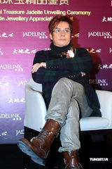 幻灯:谭咏麟欲嫁“大地之心” 2.8亿翡翠招婿