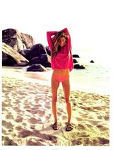 组图：邦辰海岛风情大片曝光 半裸出镜咸湿诱人