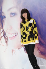 组图：阿Sa(蔡卓妍)自称粘人女友 想35岁前做妈妈