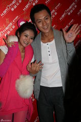 组图：安以轩生日派对众星捧场 扮粉红顽皮豹