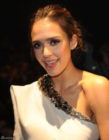 高清组图：杰西卡-阿尔芭现身巴黎时装周看秀