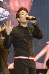 高清组图：2AM香港火热开唱 个人舞台技压全场